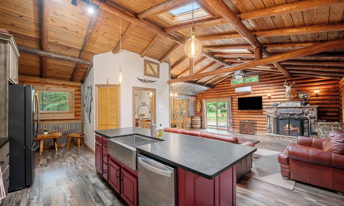 Kabletown Cabin | Magical Log Cabin w/Fireplace/15 min to Harpers