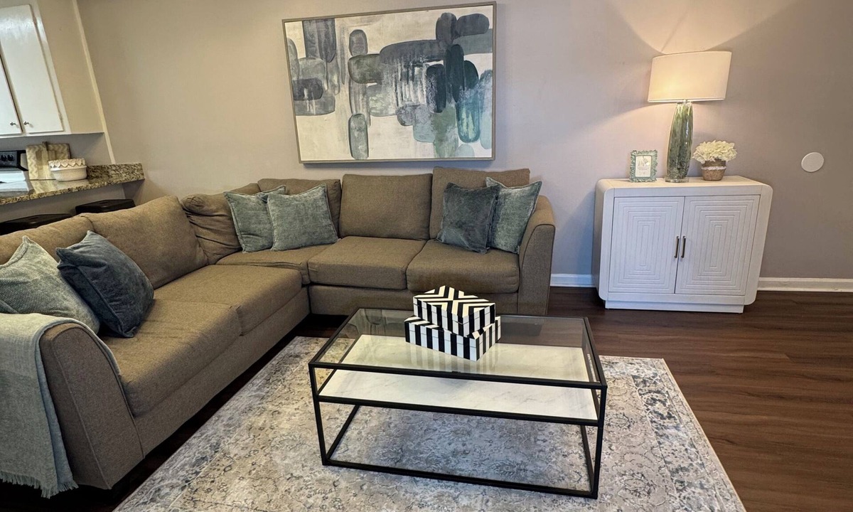 Auburn Apartment | Magnolia Linen Company Unit 11 Downtown Auburn Across from Campus!