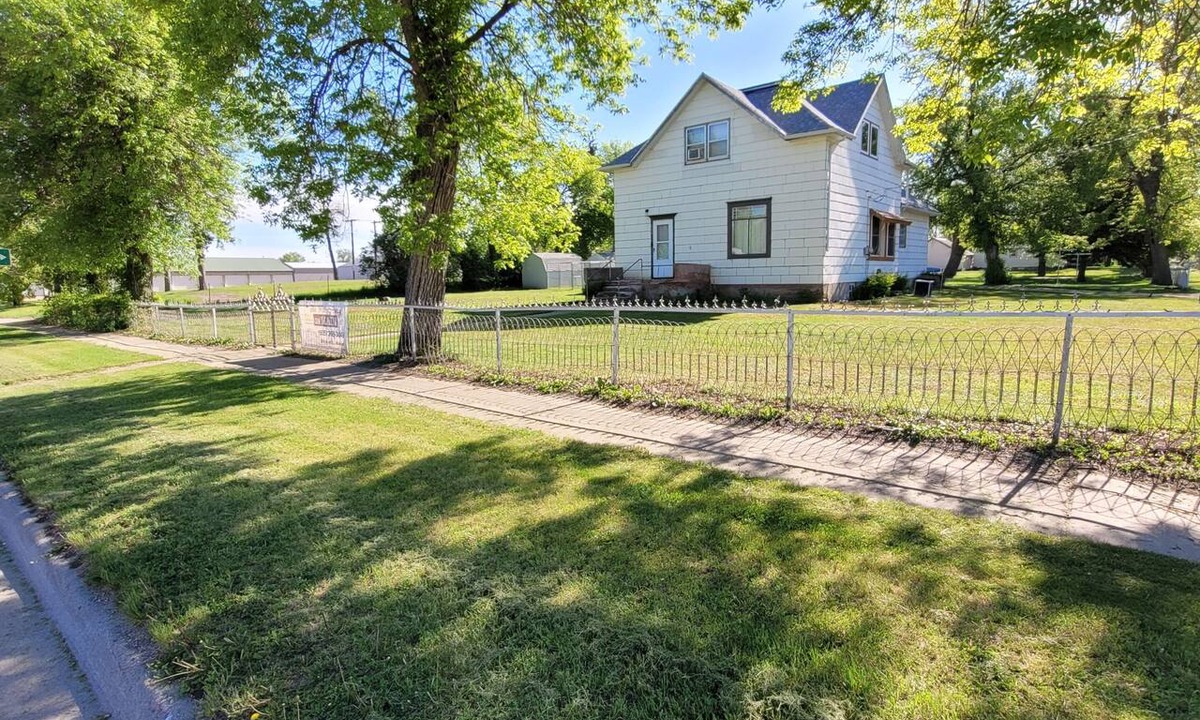 Webster House | Main Street Home-Locally Owned-No Cleaning Fees-Pets Allowed