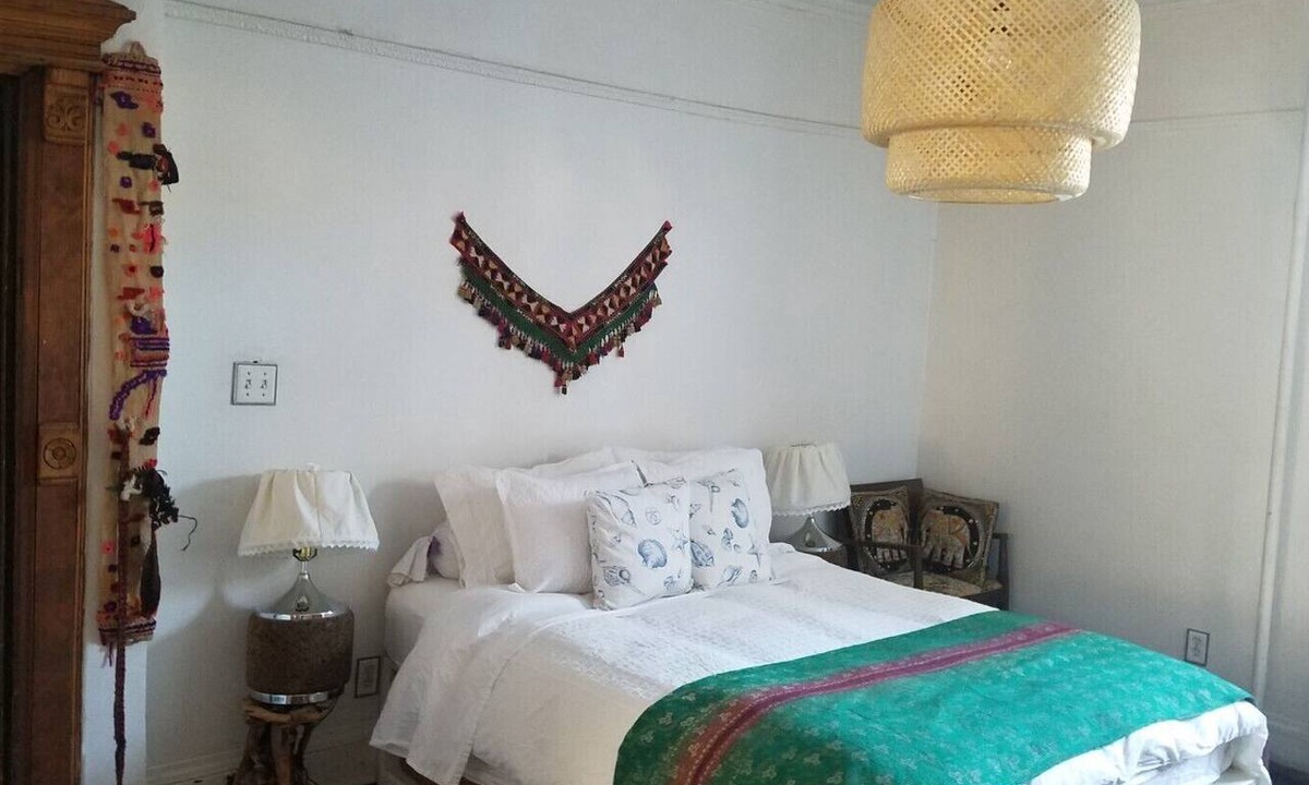 Bedford-Stuyvesant Apartment | Maison des Sirènes 1, Bohemian, luminous apartment