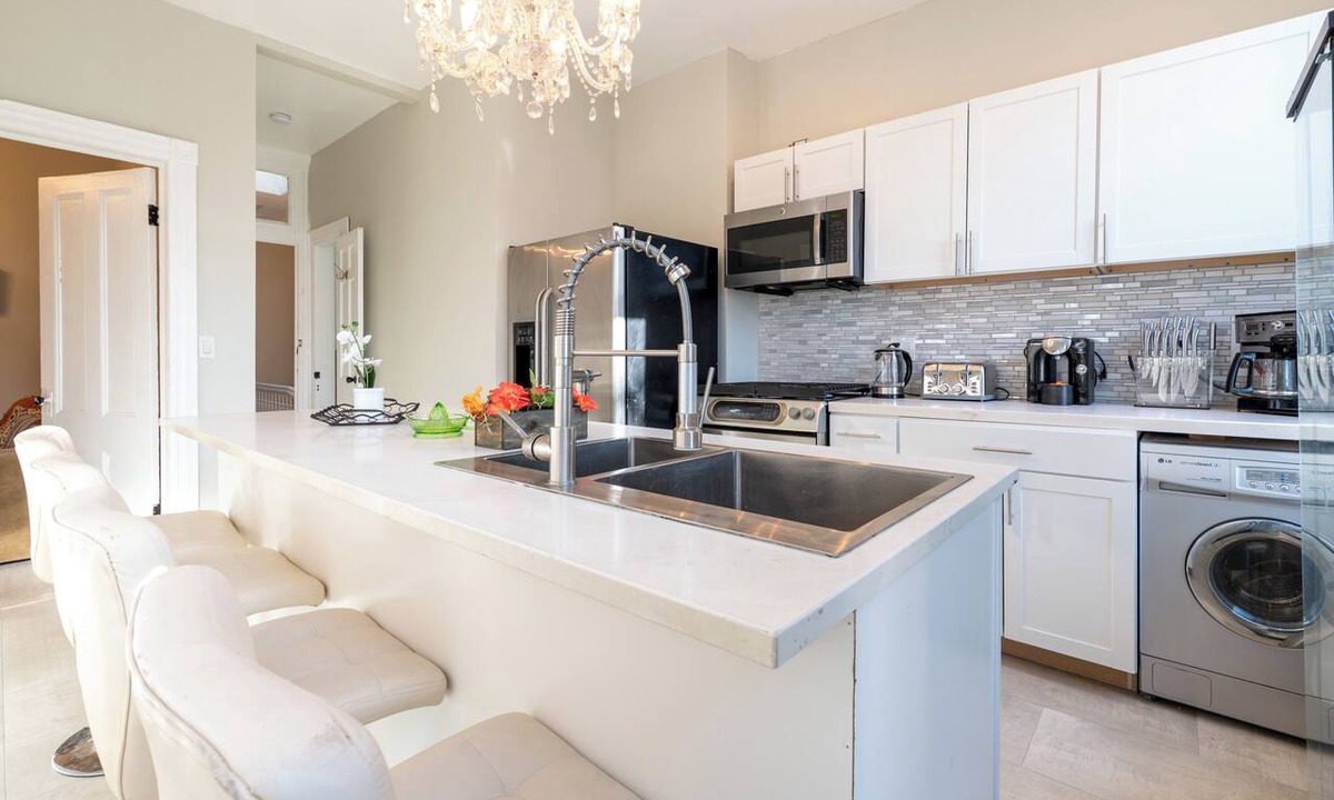 Union City House | Manhattan getaway villa min to Time Square.