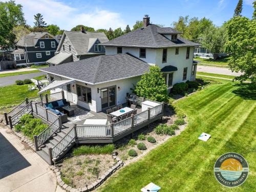 Walworth House | Maplewood Manor 6BR Lake Geneva Golf & Weddings