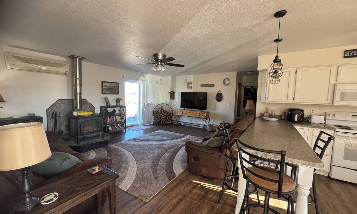 Sundance House | Marvelous 4-bedroom house on acreage with beautiful views and great location