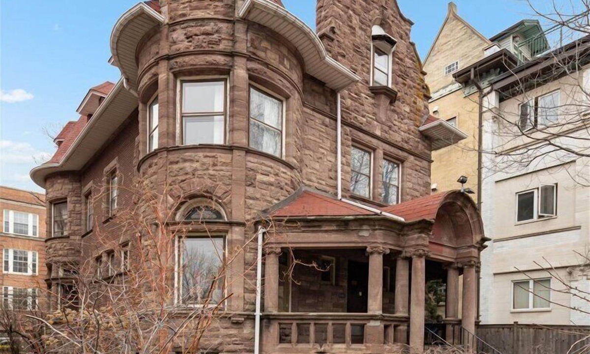 Uptown House | Massive Queen Anne Mansion for your whole family to stay!