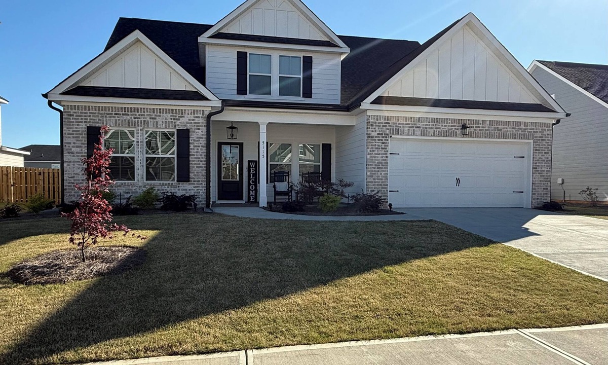 North Augusta House | Masters Luxury Stay Fireplace, Patio & Wine Bar