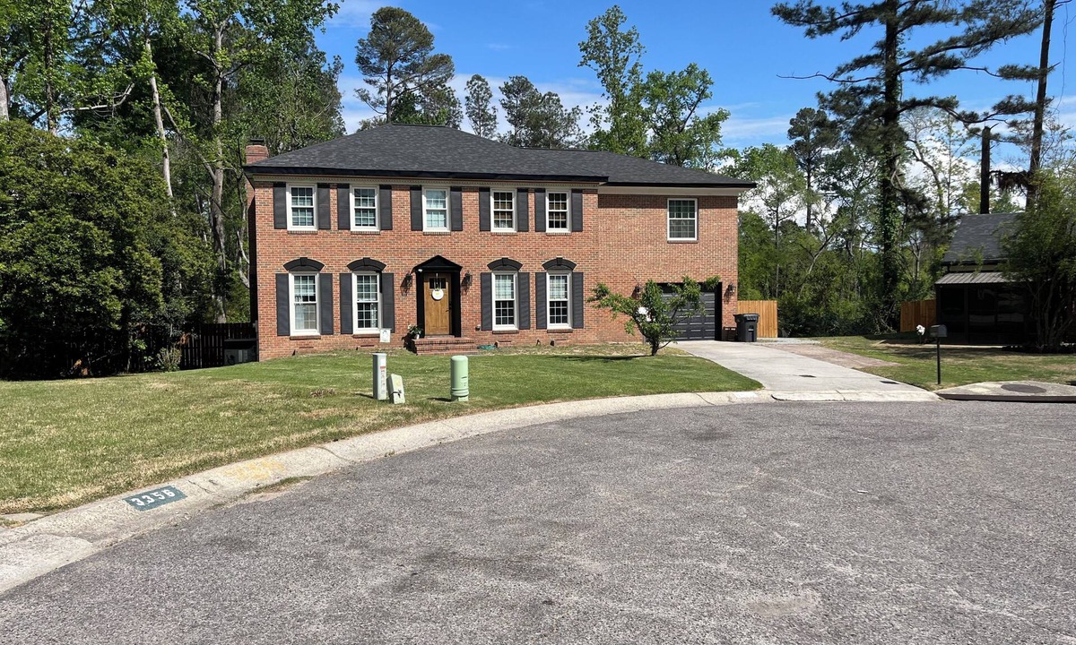 Montclair House | Masters Rental 5br 3.5ba; Less than 4mi from Augusta National with putting green