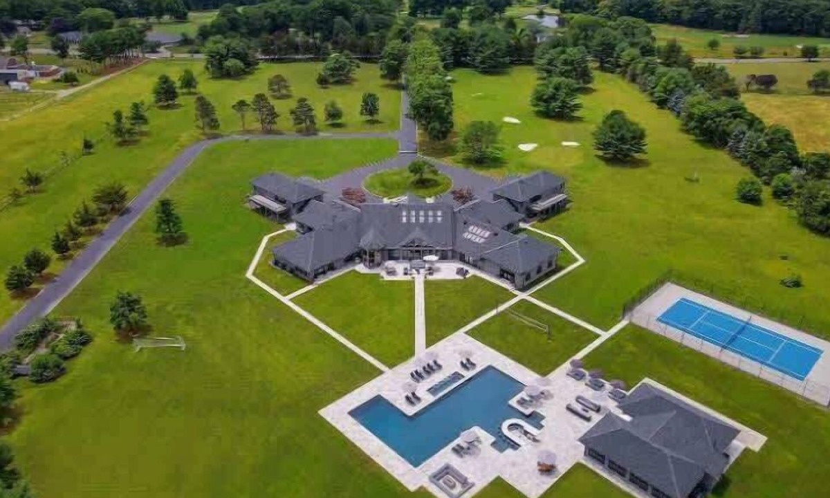 Wall Villa | Mattaccino by Rove Travel | Estate with Pool & Spa