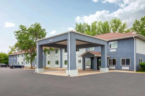 McHenry Hotel | McHenry Inn