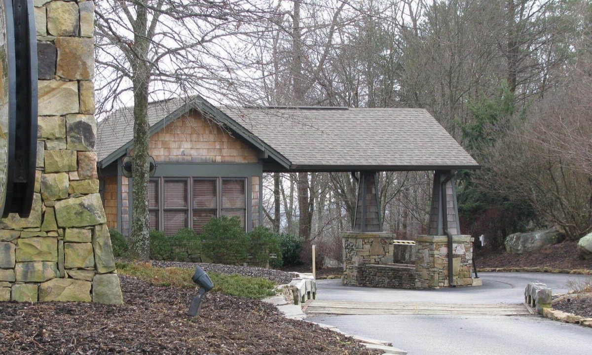 Rising Fawn Villa | McLemore offers tennis, swimming, fishing.