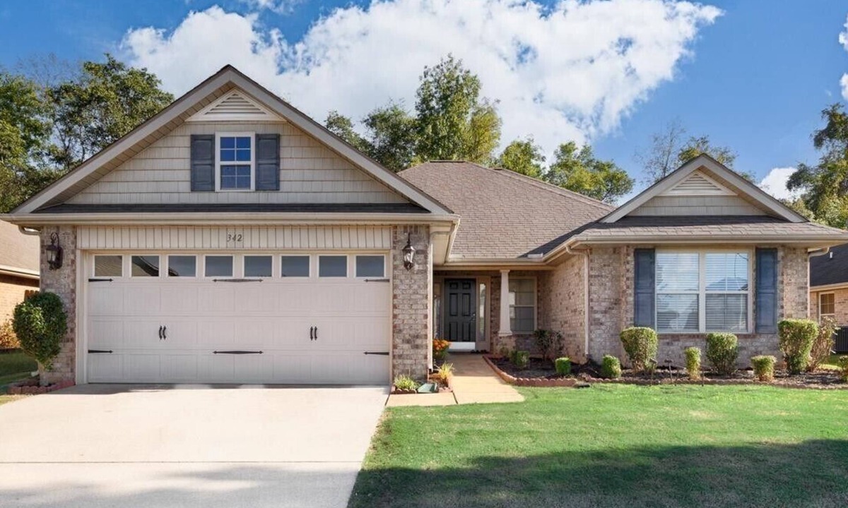 Huntsville House | -> Mid-City Oasis: Minutes to EVERYTHING! 4 bedrooms + double washers & dryers