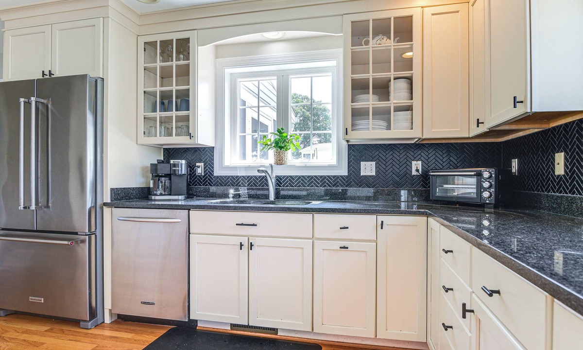 Essex House | Middle River Retreat w/150' Pier: Dogs Welcome!