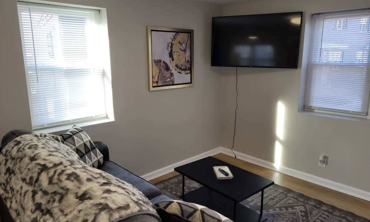 Joslyn Castle Apartment | Midtown Hub, Walk to UNMC, Near Dundee