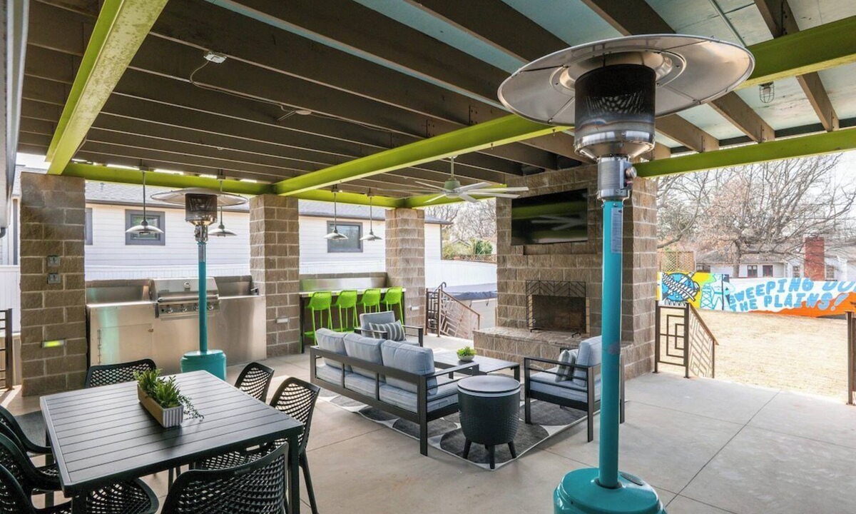 Tulsa House | Midtown Mod Spa Oasis