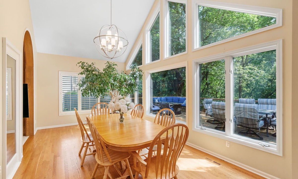 Eden Prairie House | MINNeSTAY* Serenity on the Creek