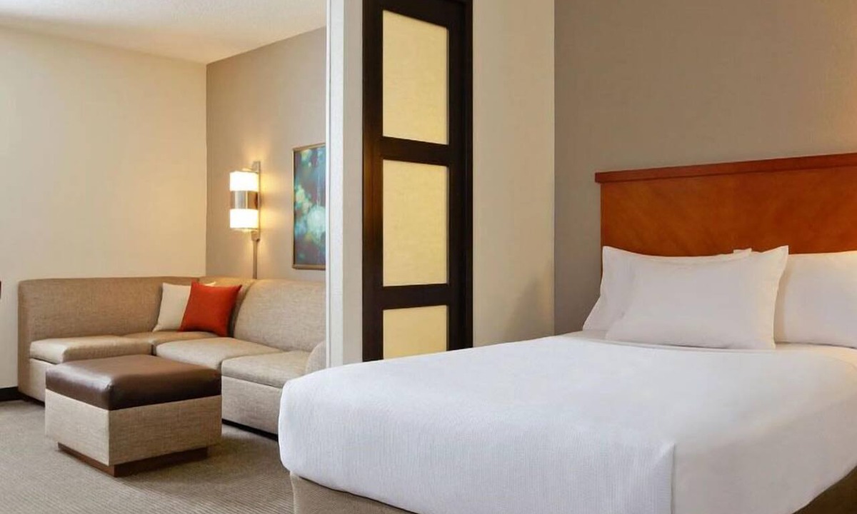 St. Johns Hotel | Minutes from McKinney Falls State Park! Outdoor Pool, Pet-Friendly, FREE Parking