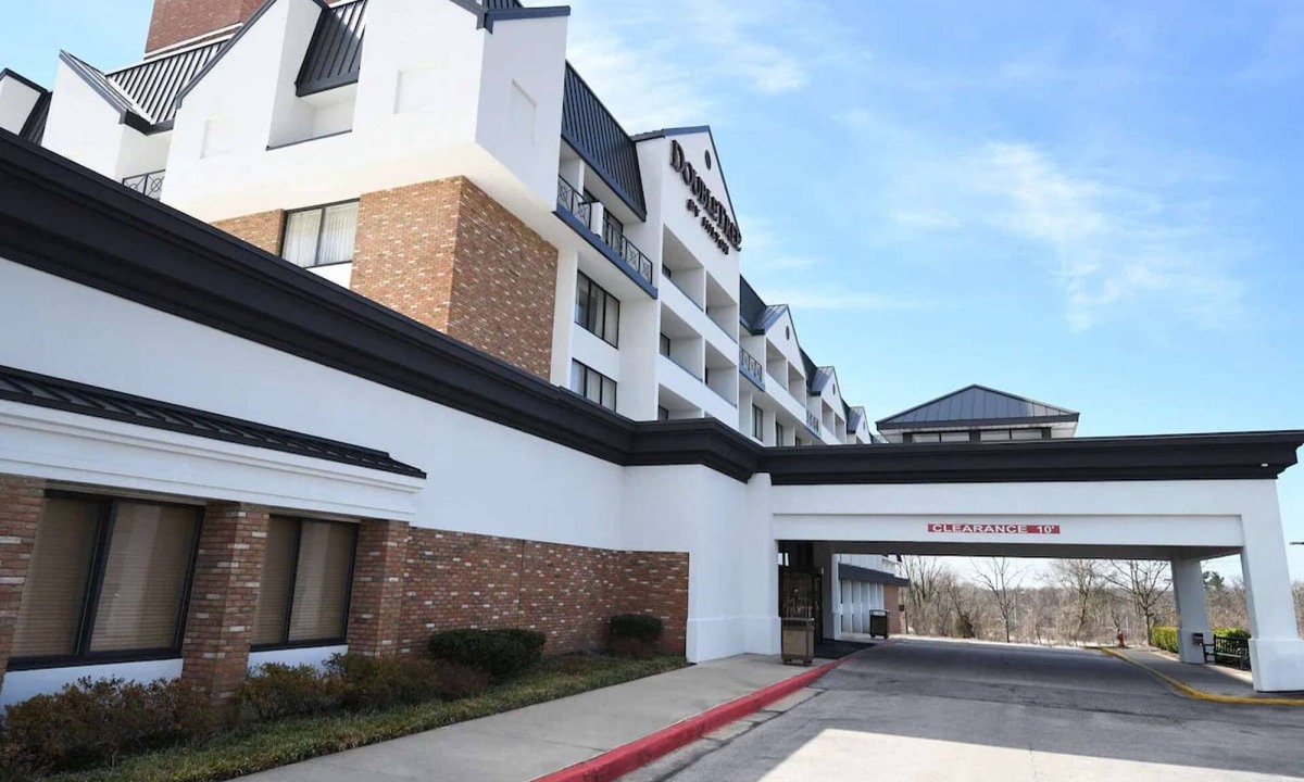Pikesville Hotel | Minutes to Downtown Baltimore + Dining & Fitness