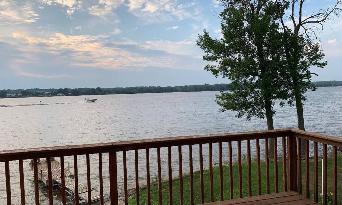 East Moline Apartment | Mississippi River House