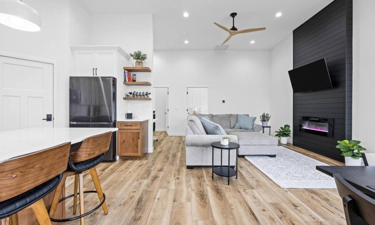 Oakdale House | Modern 1 Bedroom Suite at Lavender Farm