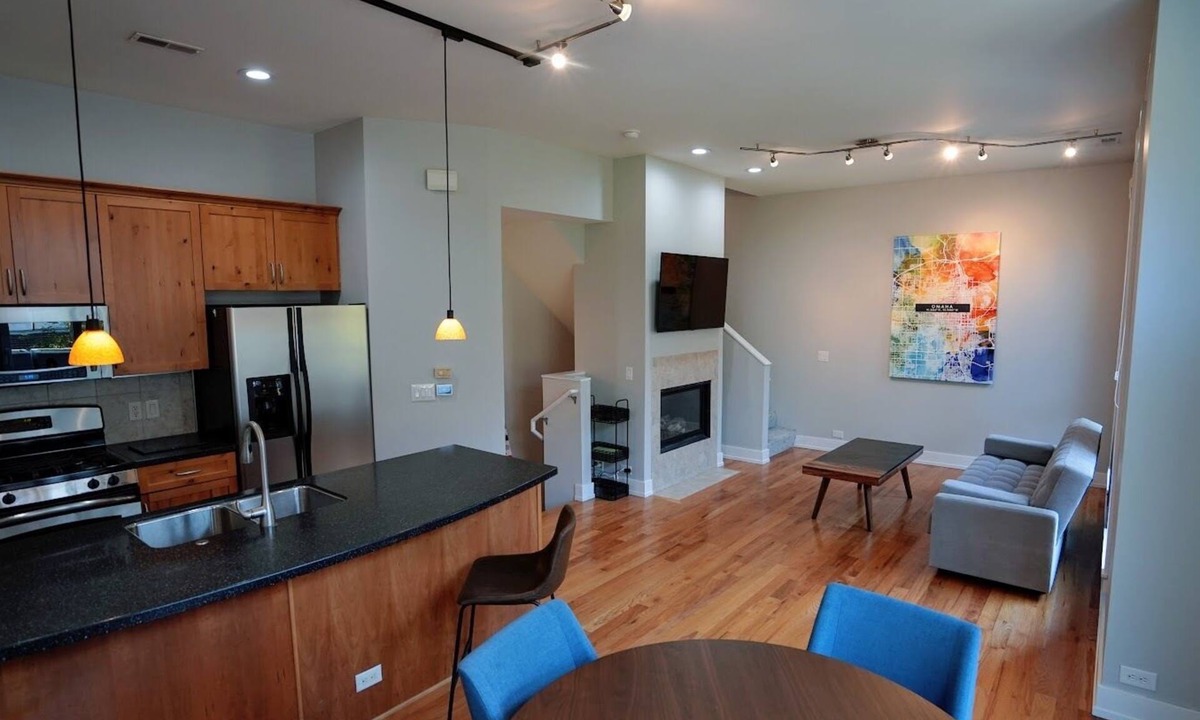 Southeast Omaha House | Modern 2 bedroom Townhouse, Great for CWS. Ideal Location