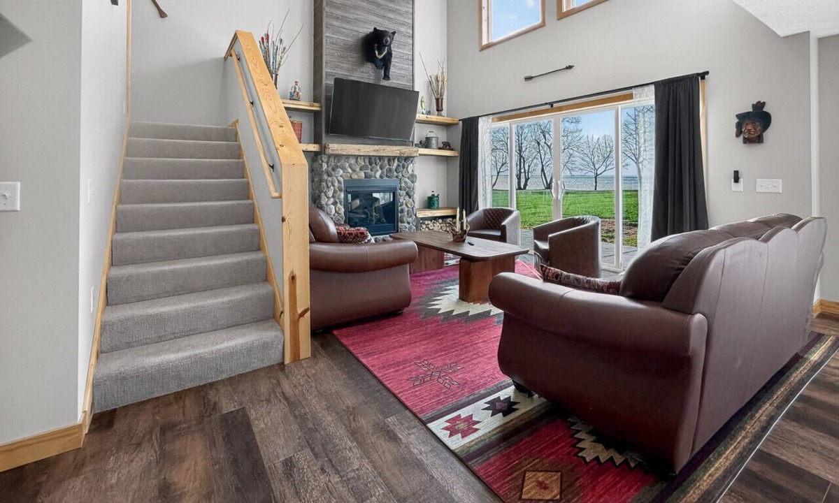 Onamia Villa | Modern 3BR Lakefront Townhome Izatys Golf & Mille Lacs