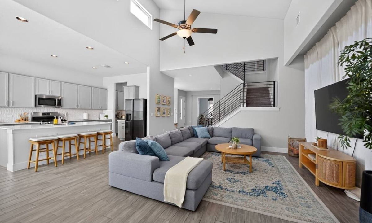 Austin House | Modern 4BR, Sleeps 10, King Suite, Home Office, Garage Gym & Game Room