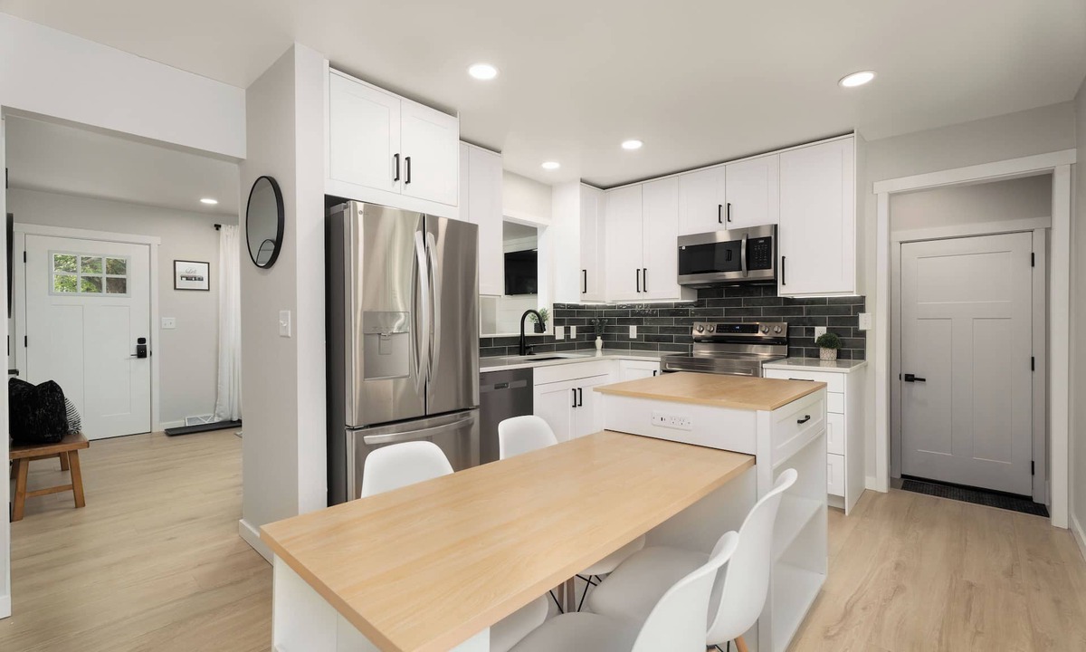 Bismarck House | Modern 5 bedroom home