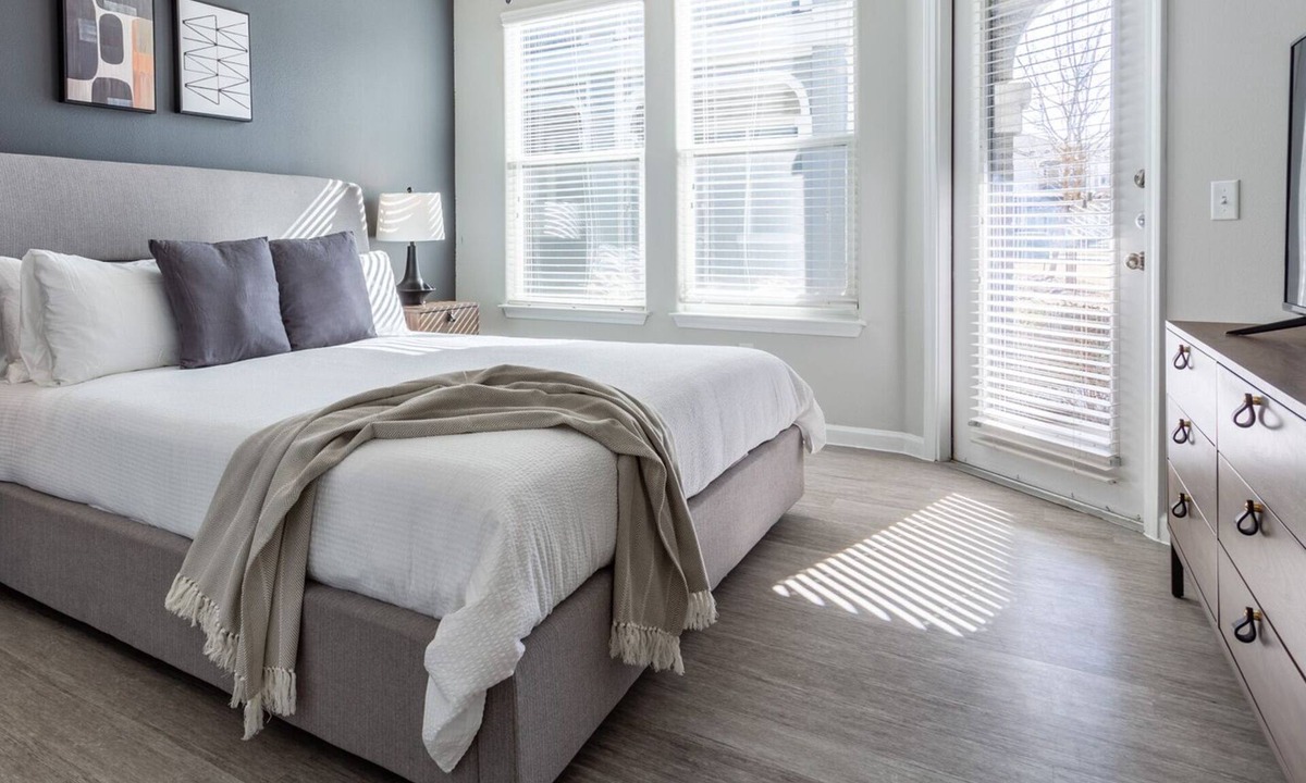 McNeil Apartment | Modern Apartment in Prime Location (ID8153X74)