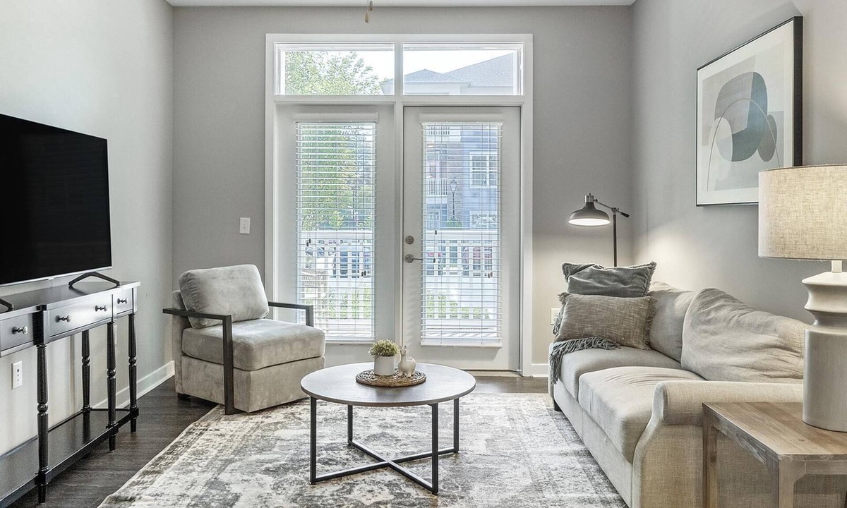 Chapel Hill Apartment | Modern Apartment in Prime Location (ID1286X424)