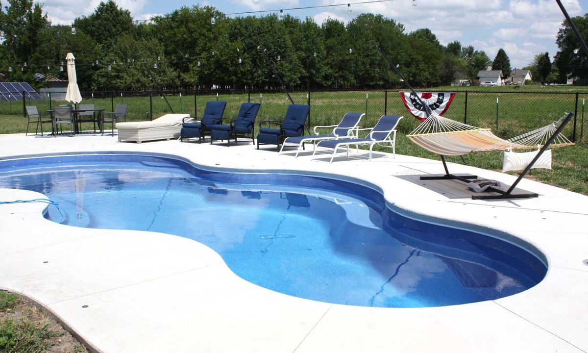 Joplin House | Modern Brand New Getaway. Heated Pool, Hot Tub!