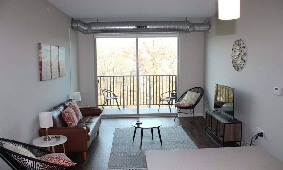 Ames Apartment | Modern Campustown Retreat Near ISU & Stadium