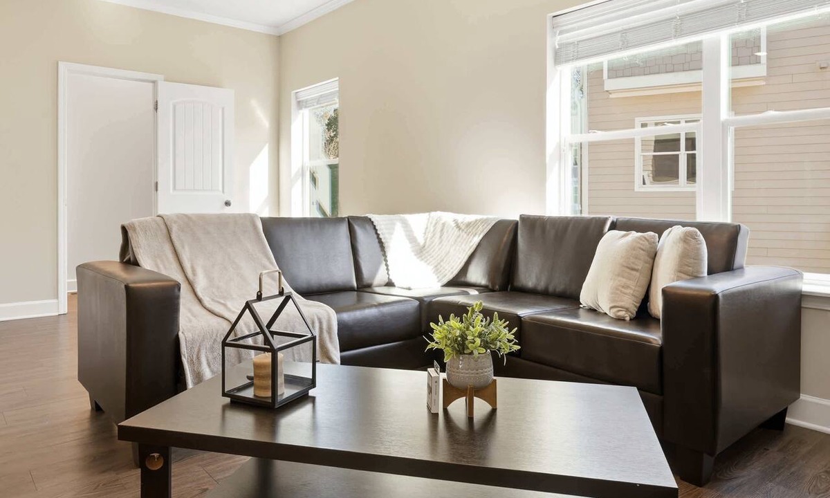 Central Condo | Modern Comfort | 7 min to Clemson University!