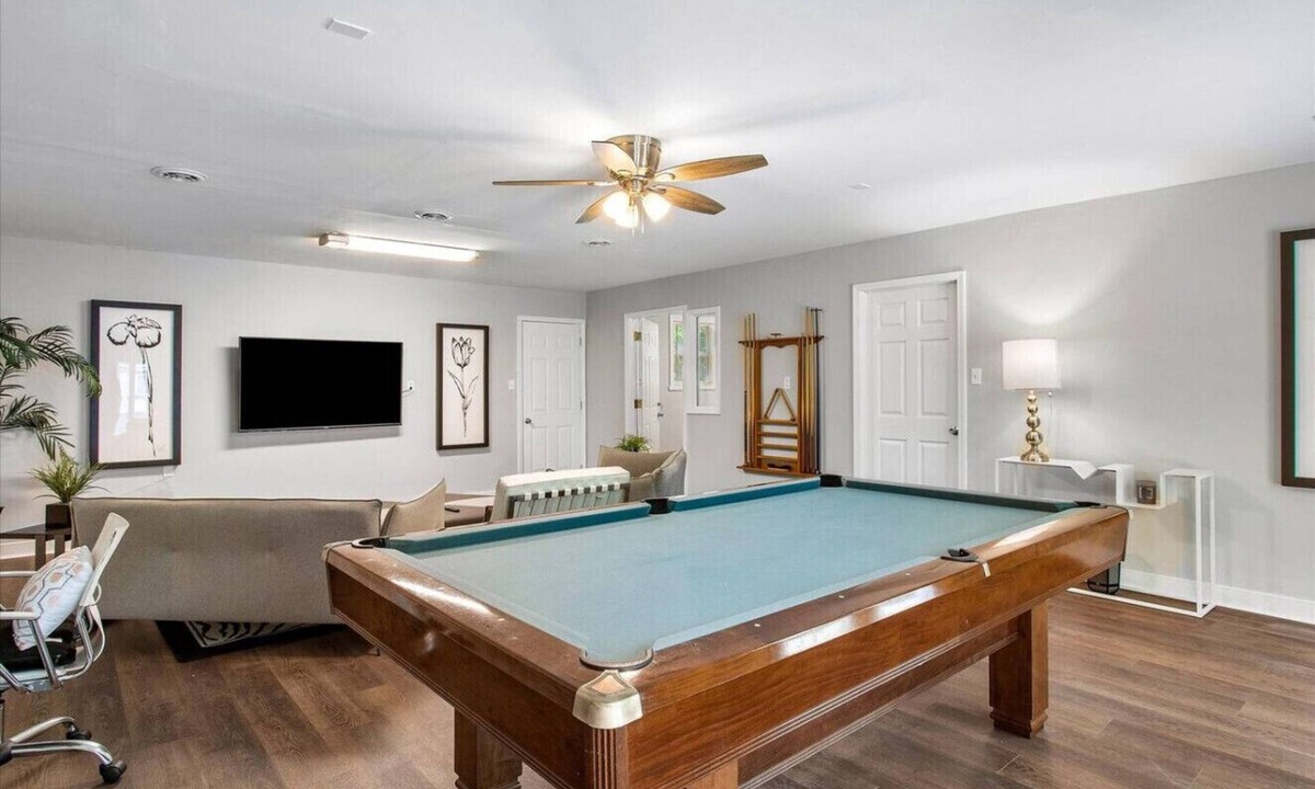 North Chesterfield House | Modern Comforts, Classic Charm: Neighborhood Gem