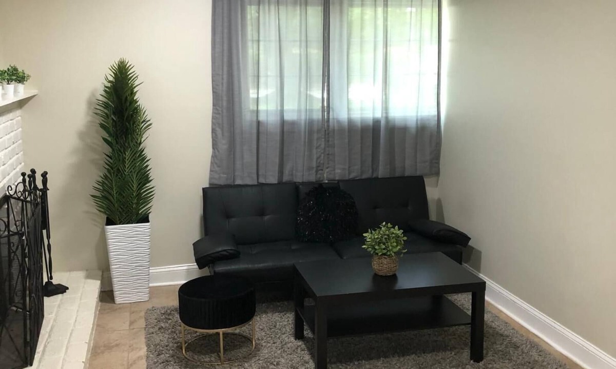 Rockville House | Modern Cozy Basement Suite for Couples Near DC Metro