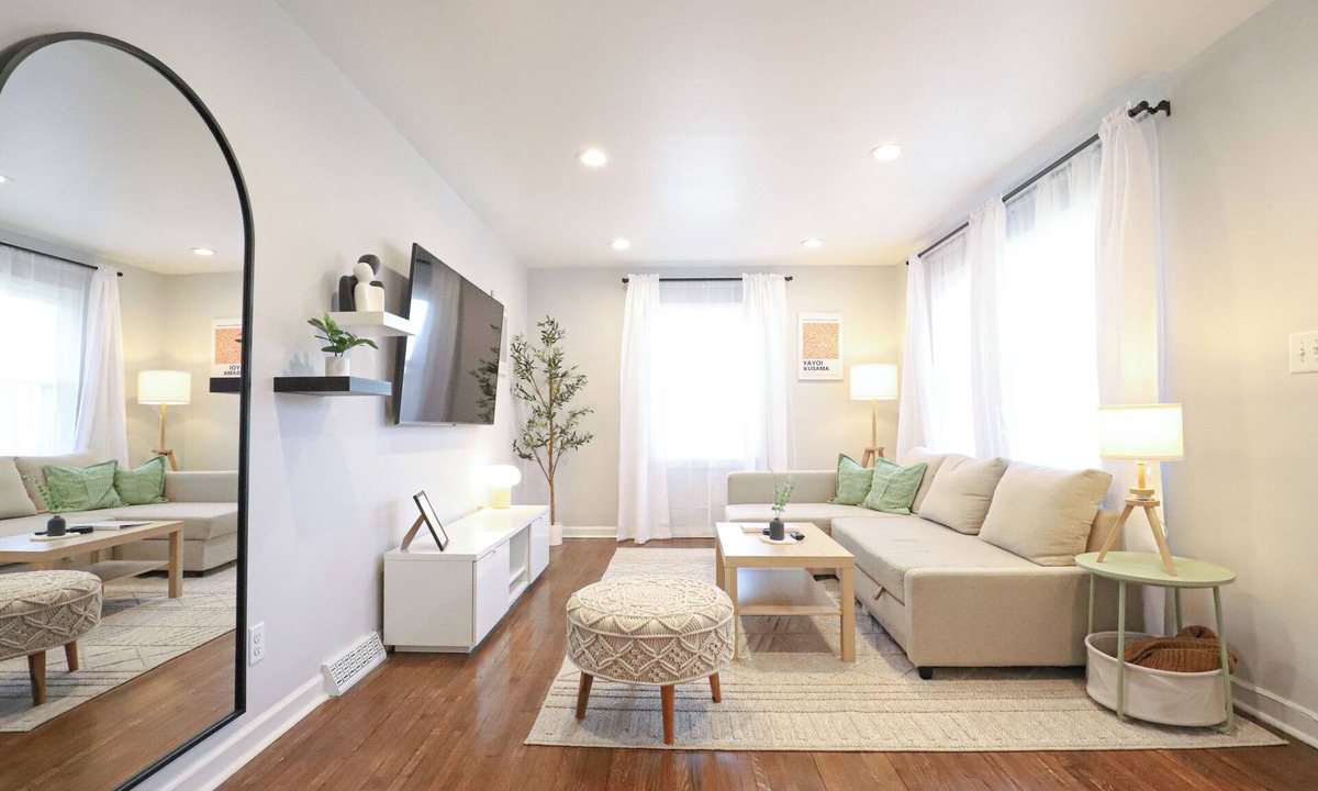 Shannon Park House | Modern & Cozy Home - Minutes from NoDa & Uptown