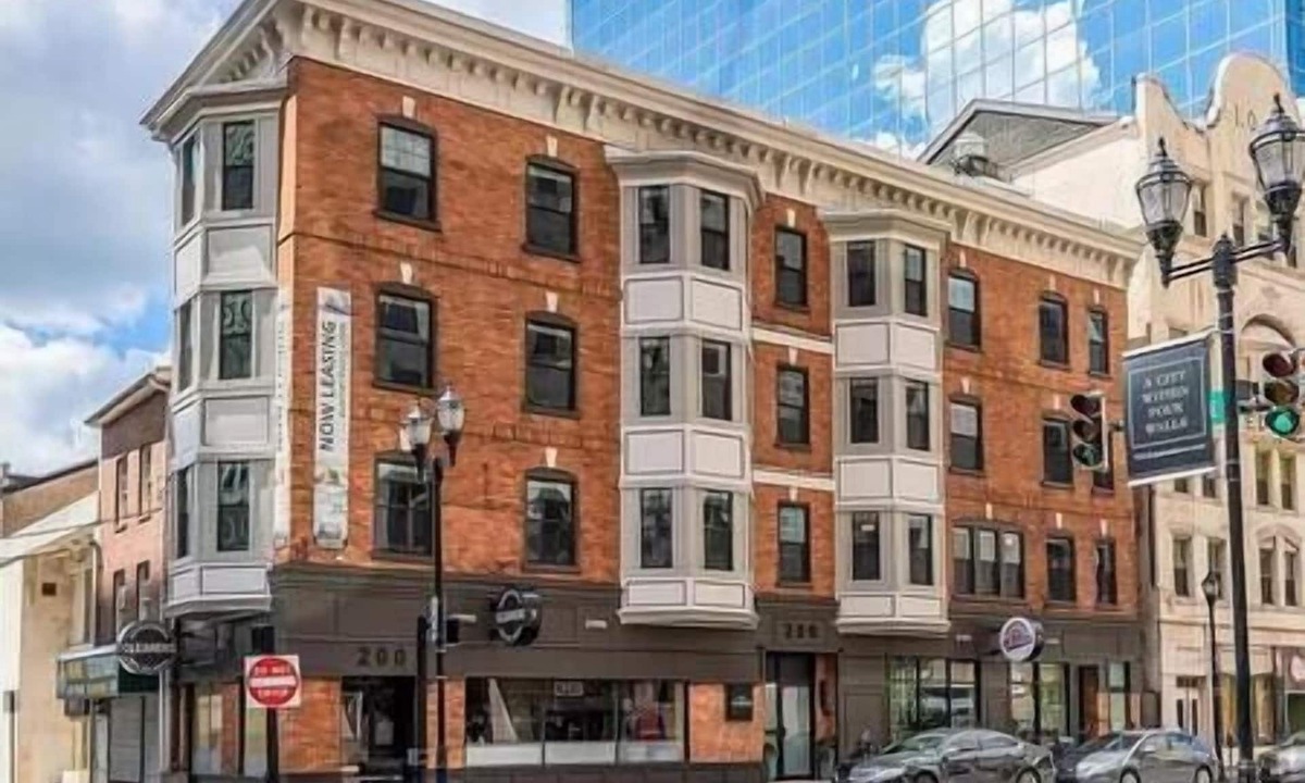 Downtown Wilmington Apartment | Modern Downtown 1BR | Free Garage Parking + Workspace