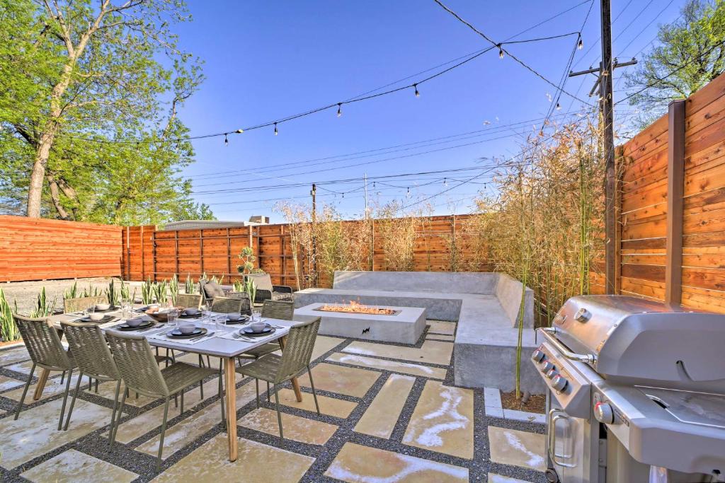 Tulsa House | Modern Downtown Tulsa Friend Pad with Games!