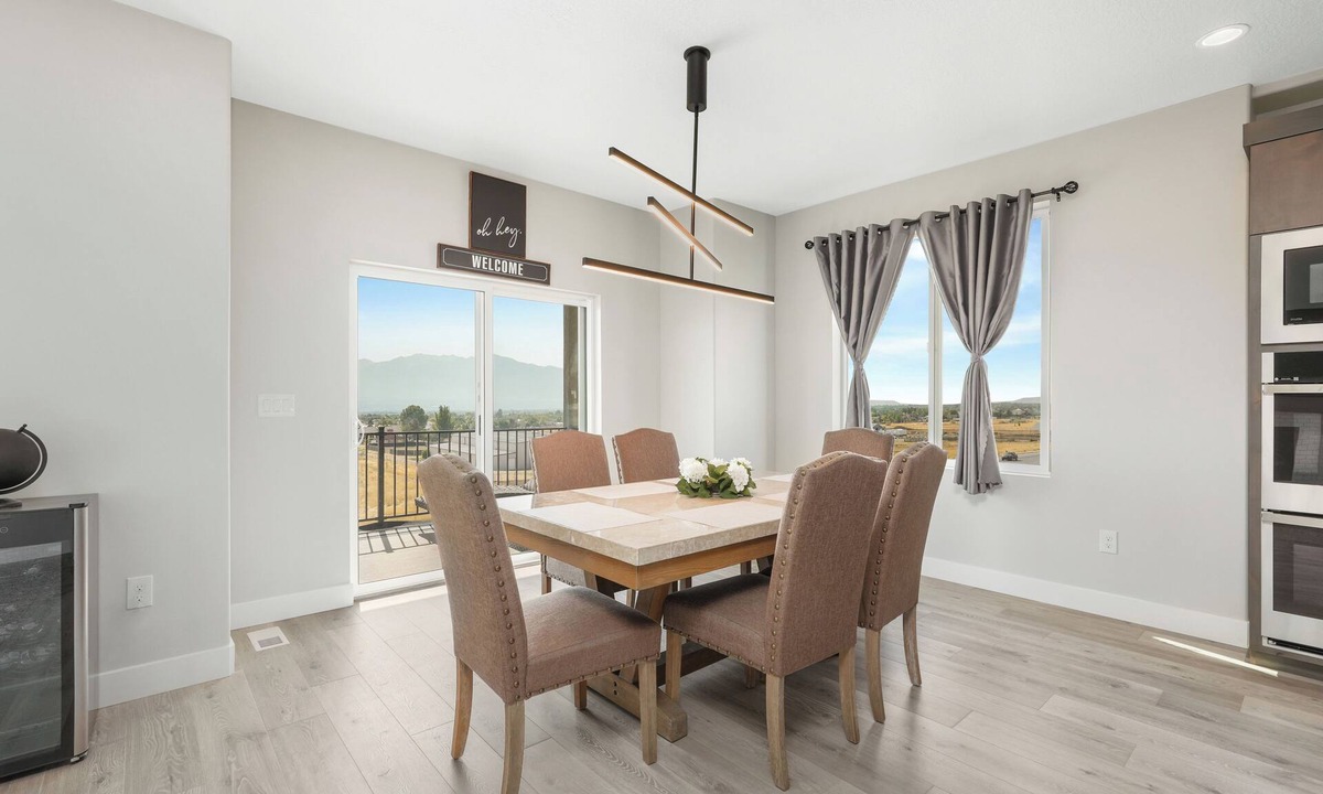 West Jordan House | Modern Elegance With Sunning Views