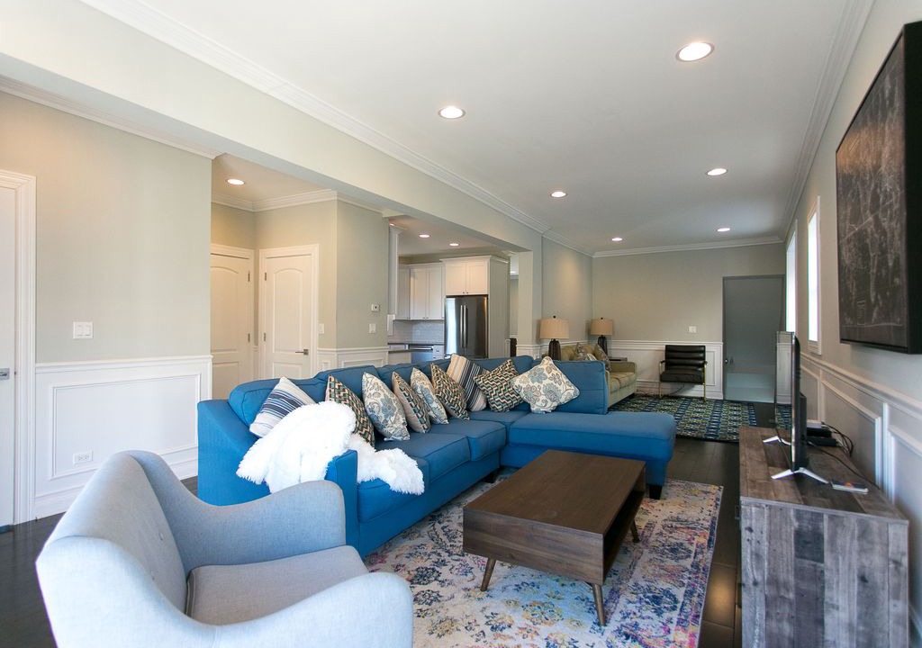 Irving Park House | Modern Irving Park Single Family House - Sleeps 10!