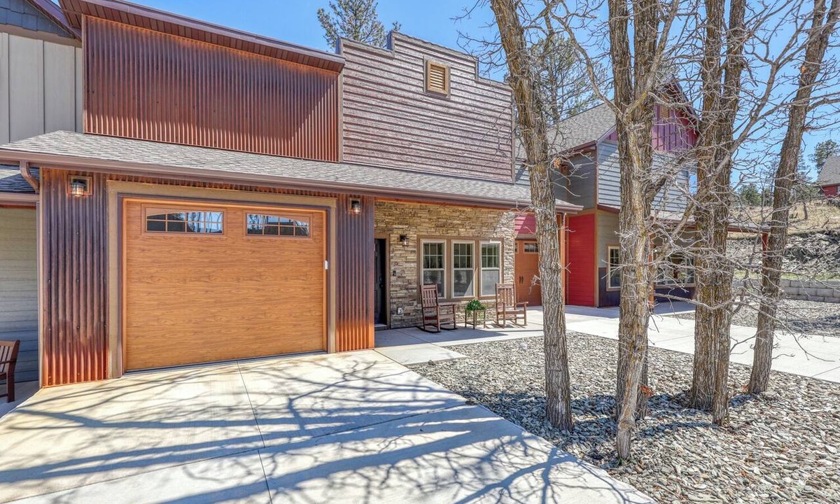 Rockerville Condo | Modern King Condo Near Rapid City and Mt. Rushmore.