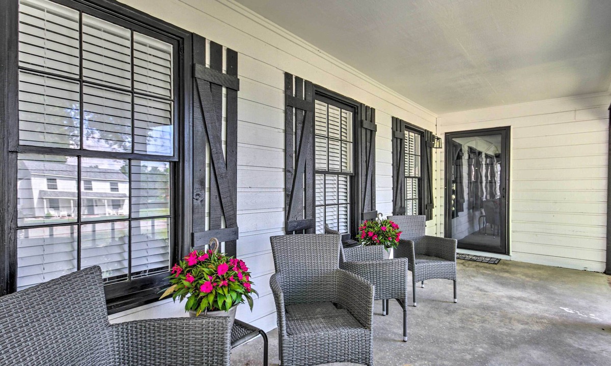 Columbia Cottage | Modern Lexington Retreat w/Backyard & Pool!