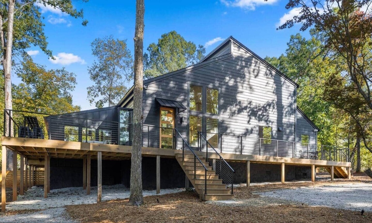 Tigerville House | Modern Luxury Cabin on 2.5 Acres with Fenced Yard