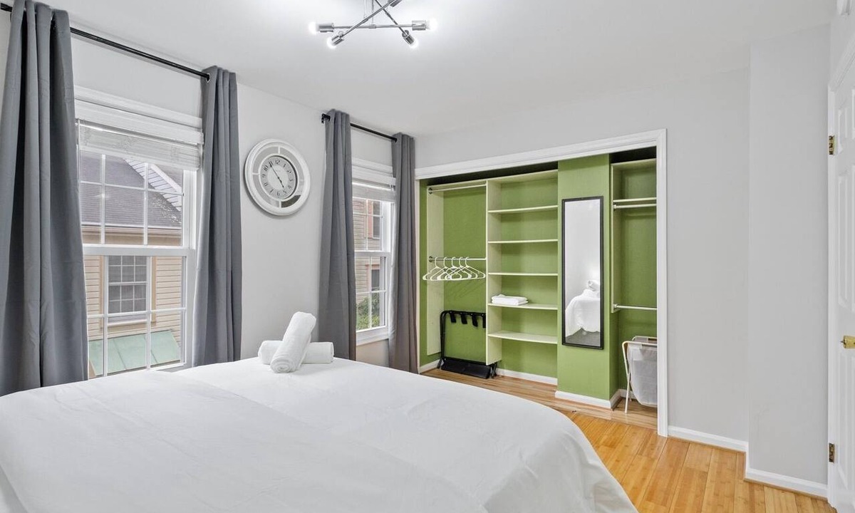 Arlington House | Modern Luxury | DC | Free Parking
