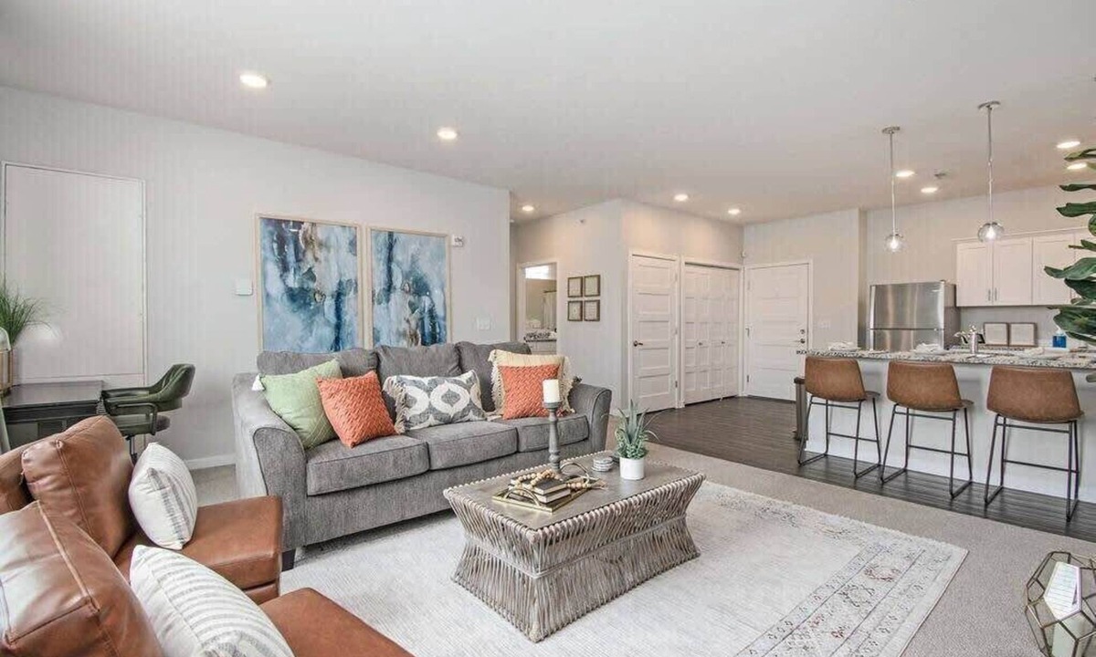 Midtown Condo | Modern Midtown Condo w/ King Bed & UG Parking