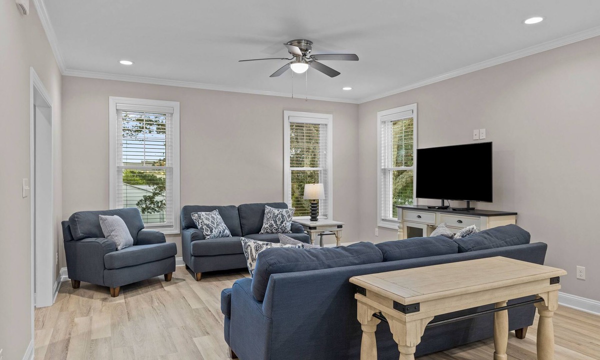 Morehead City House | Modern townhome near the beach with fast WiFi, balcony, central AC & private W/D