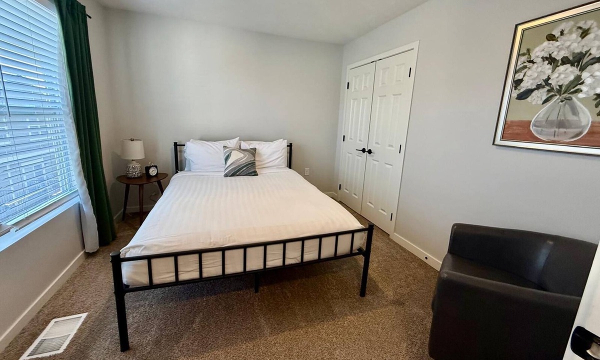 Elkhorn House | Modern Townhome with Patio Near Trails & Attractions