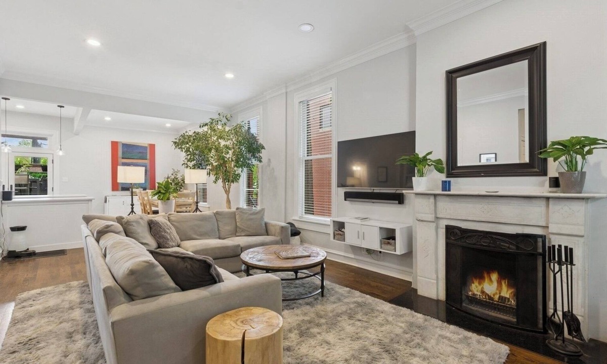 Sheffield Neighbors House | Modern updates meet classic Lincoln Park space in this dog-friendly retreat!