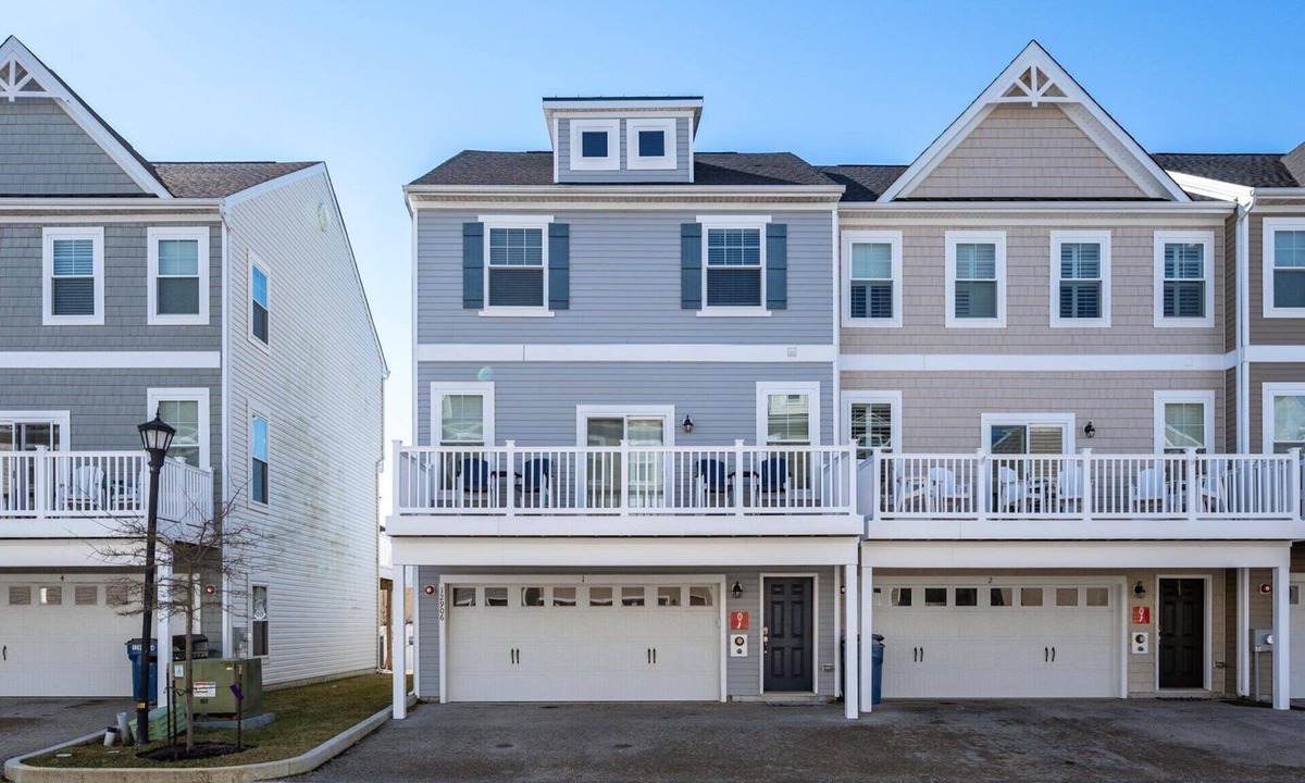 West Ocean City House | 🏖️Modern West OC Retreat New Carpet, Fresh Paint Pool + Fitness Center🏖️