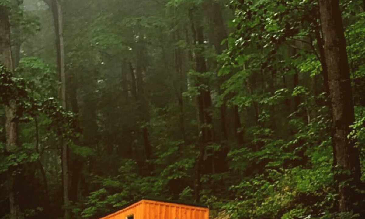 Newport Cabin | Moonshine Cabin tucked away on the Mountain,Great Location with private Hot Tub!