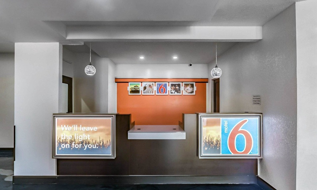 Augusta Hotel | Motel 6 Augusta, KS