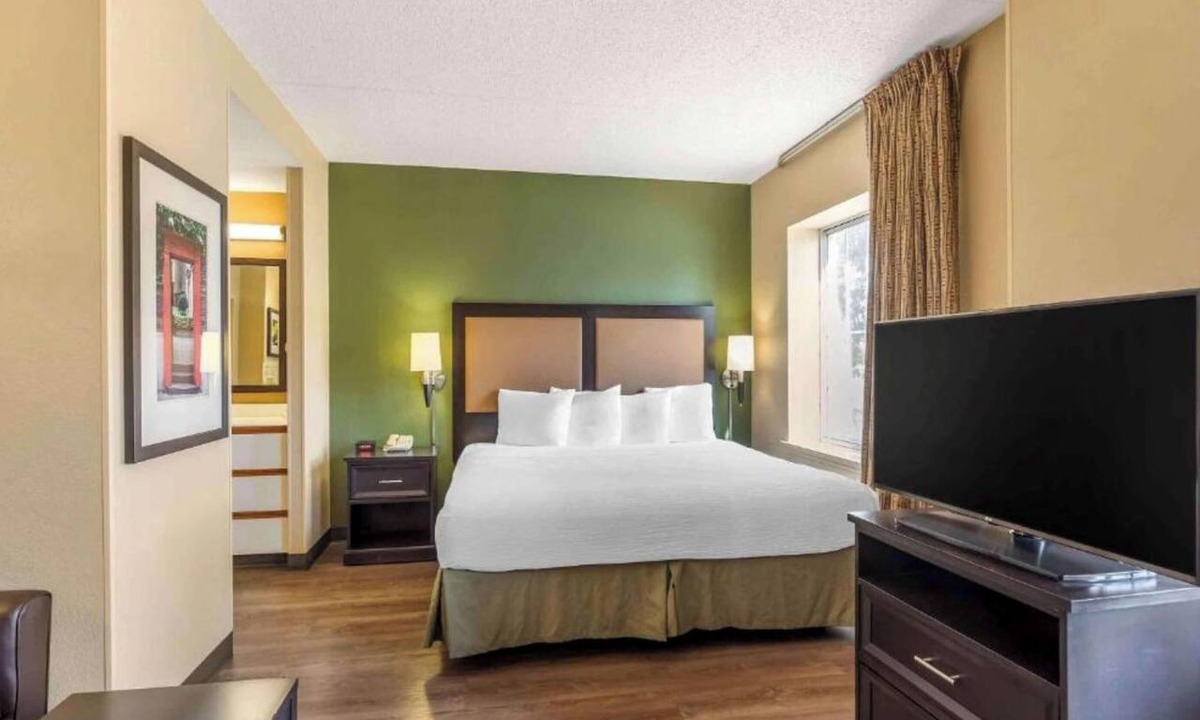 Vernon Hills Hotel | Motel 6 Chicago Vernon Hills Lincolnshire IL